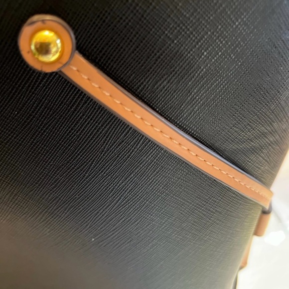 Adrienne Vittadini Black and Tan Tote with Gold Hardware - Picture 4 of 9